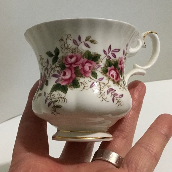 Vintage RARE Royal Albert Lavender Rose dainty footed teacup and saucer - Picture 5 of 13